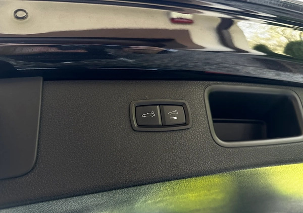 Porsche Macan cena 165800 przebieg: 63434, rok produkcji 2018 z Gąbin małe 631